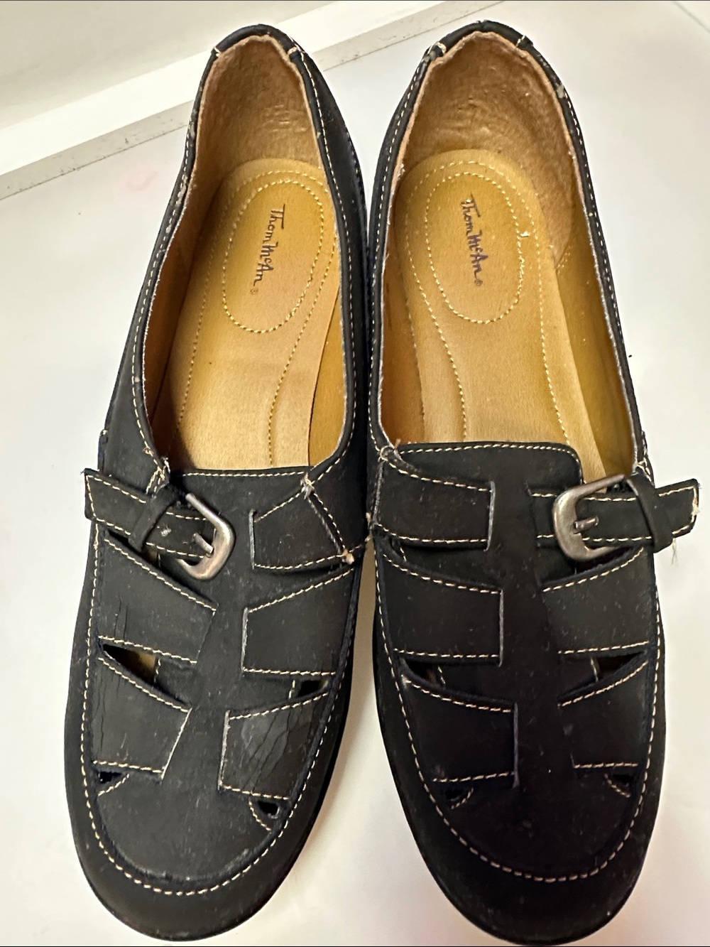 Thom McAn Women's Black Leather Buckle Fisherman Moccasins